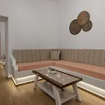 Nyaraló Milos Triovászalosz